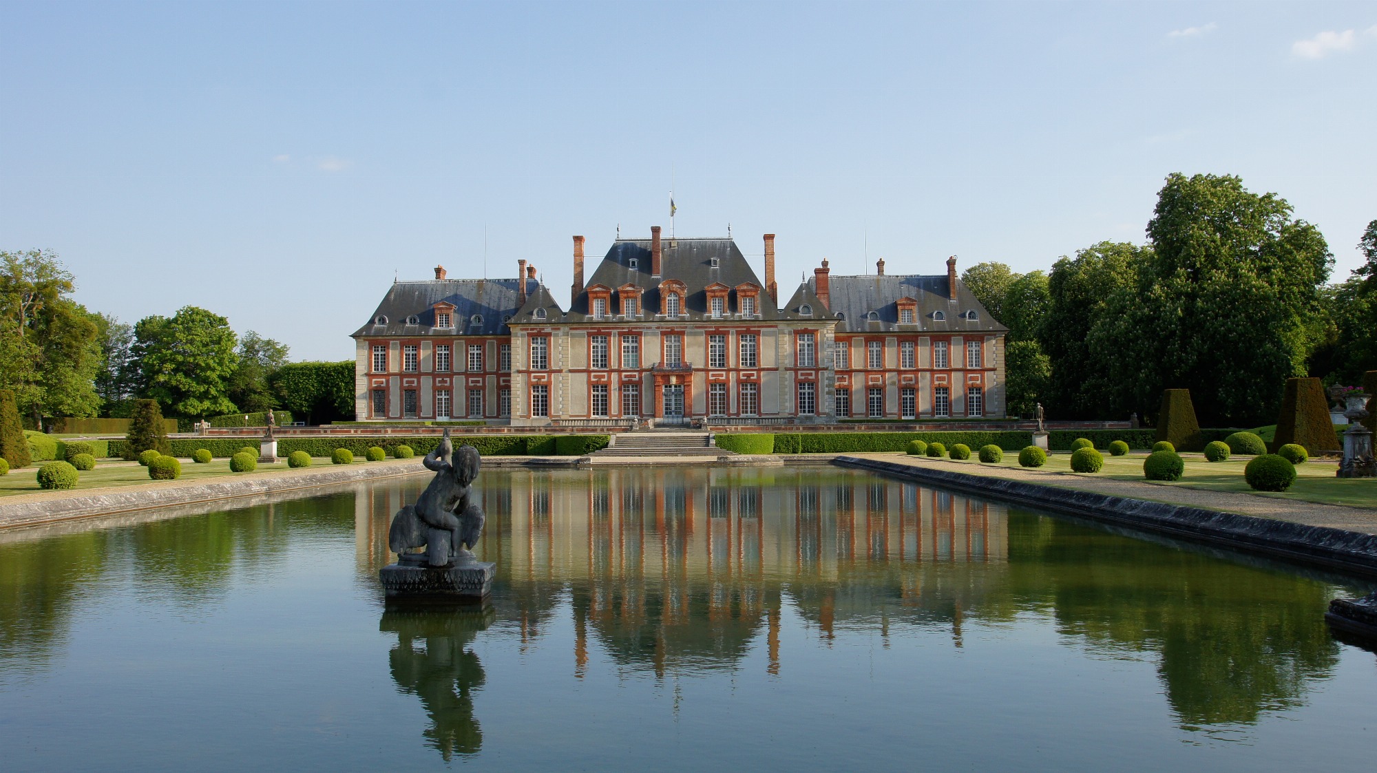 Façade nord du château de Breteuil, Choisel, 2010