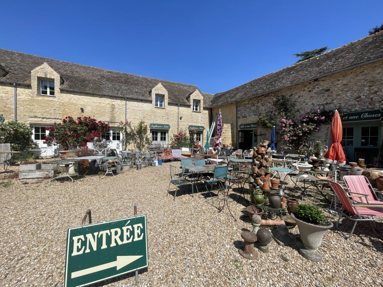 Ferme du Bois l'Epicier group of antique dealers