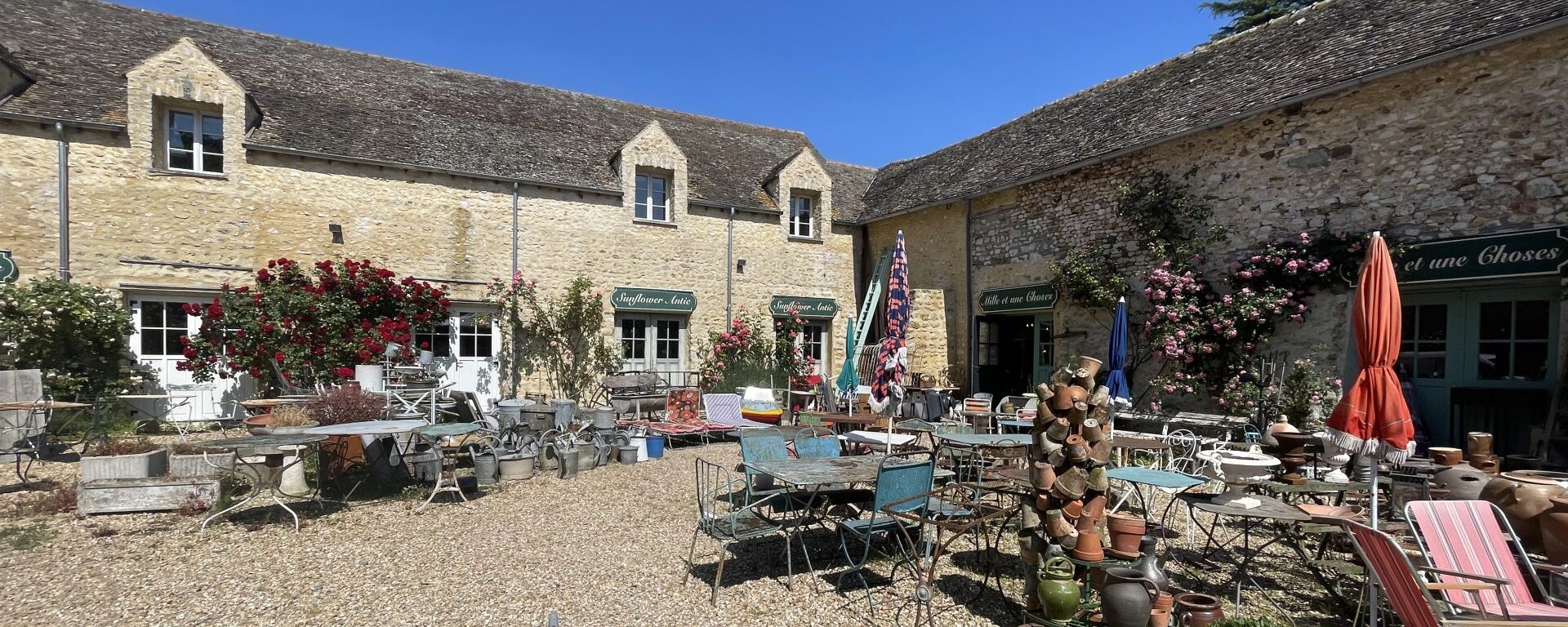 Ferme du Bois l'Epicier group of antique dealers